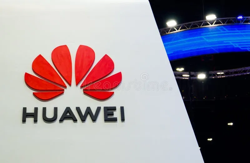 Huawei lanza UCM: su IA desafía a EEUU en la guerra de chips