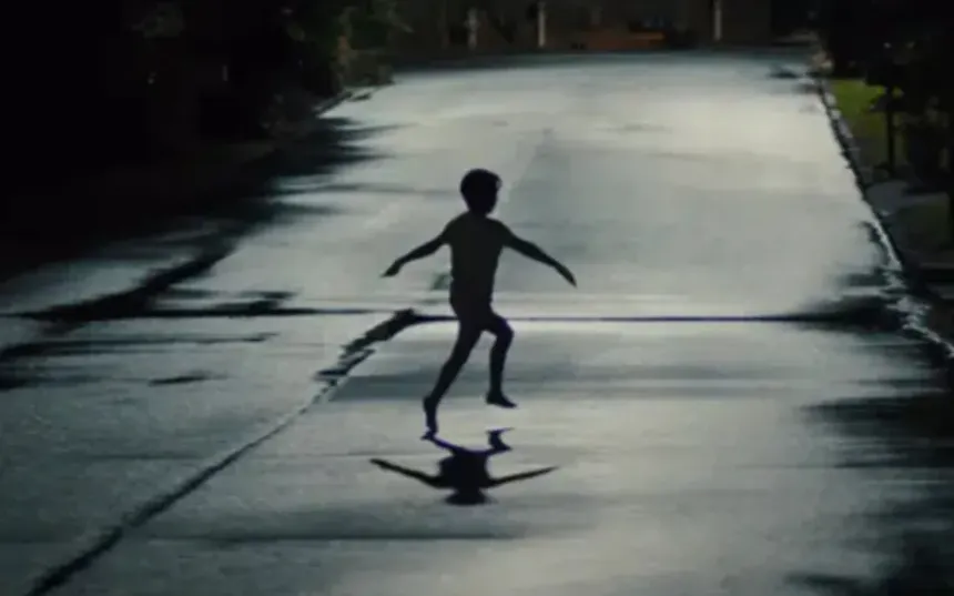 "Weapons": El Filme que Convierte lo Cotidiano en una Pesadilla Inolvidable