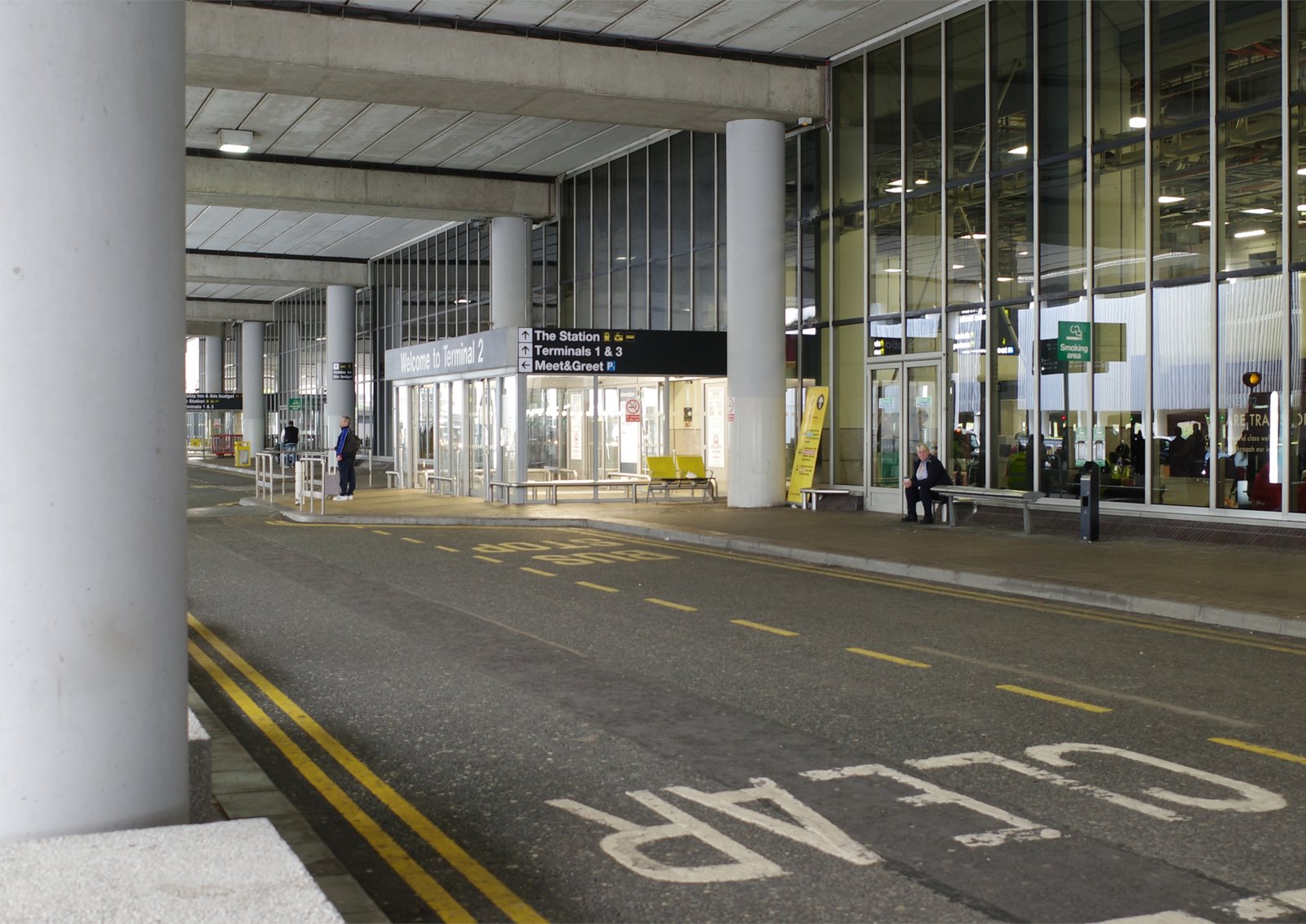Entrada del Terminal 2 del aeropuerto de Manchester