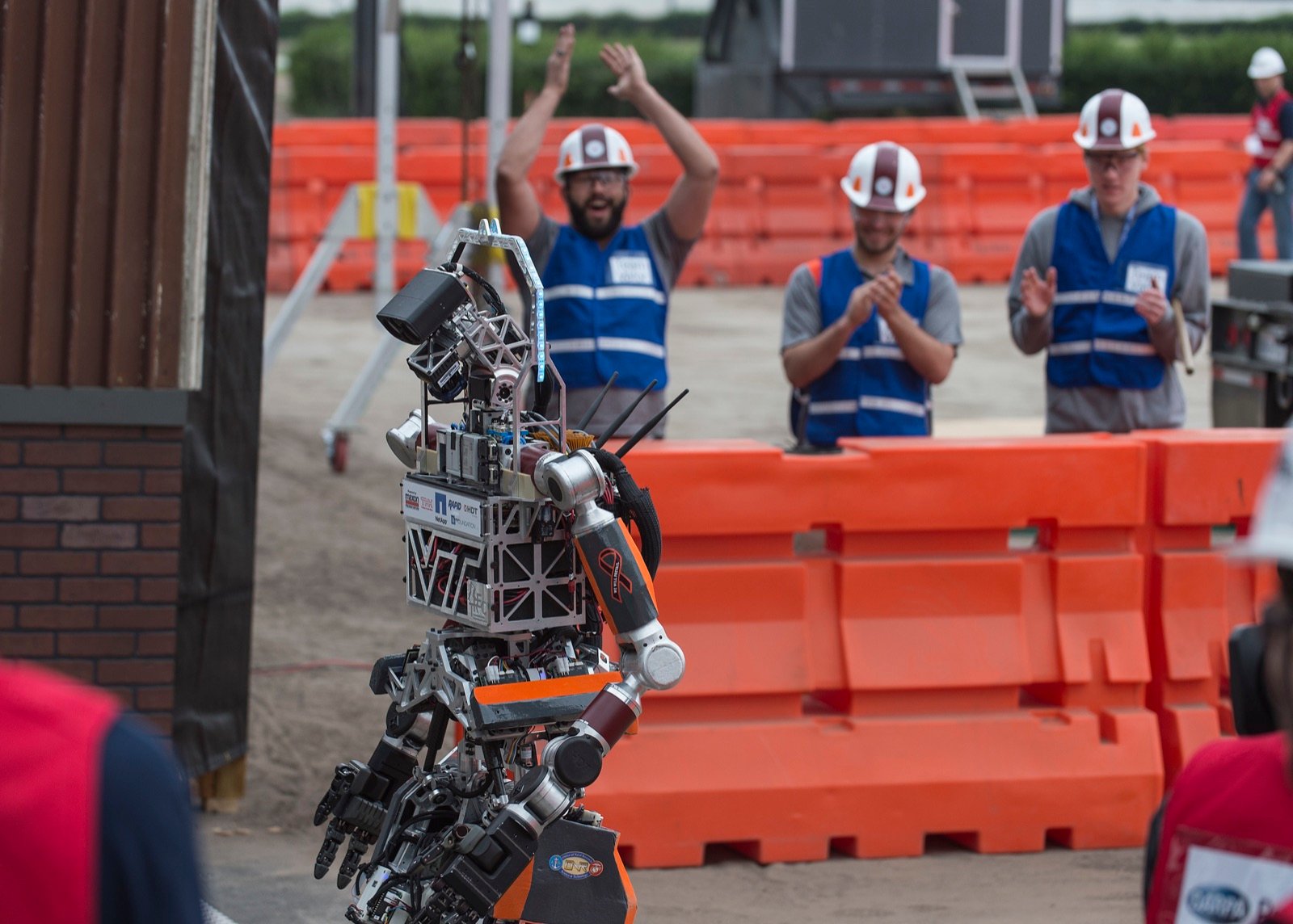 Robot en un desafío de robótica