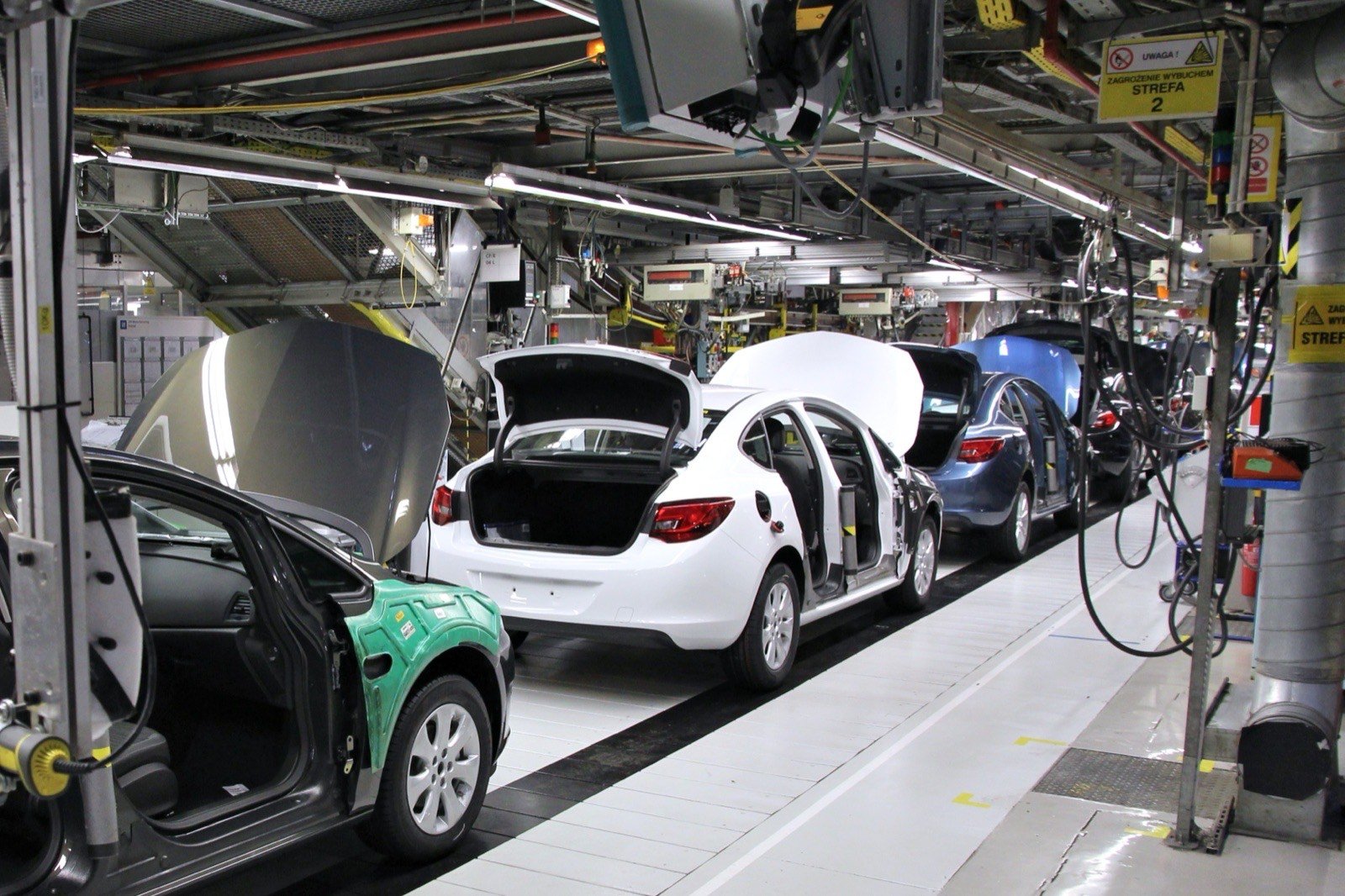 Línea de montaje de una fábrica de coches