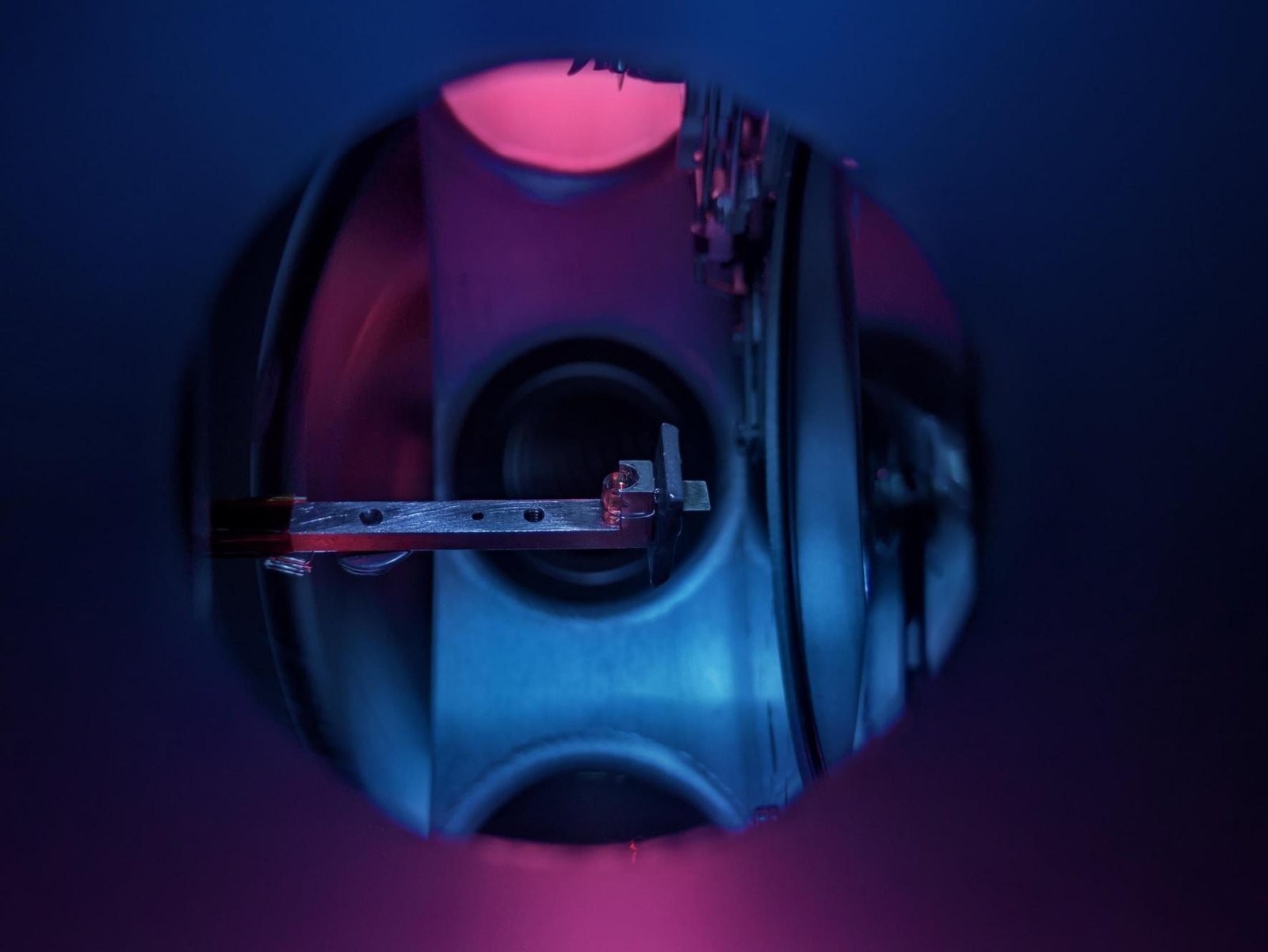 Reloj nuclear: nace en Viena el primero que se ajusta solo