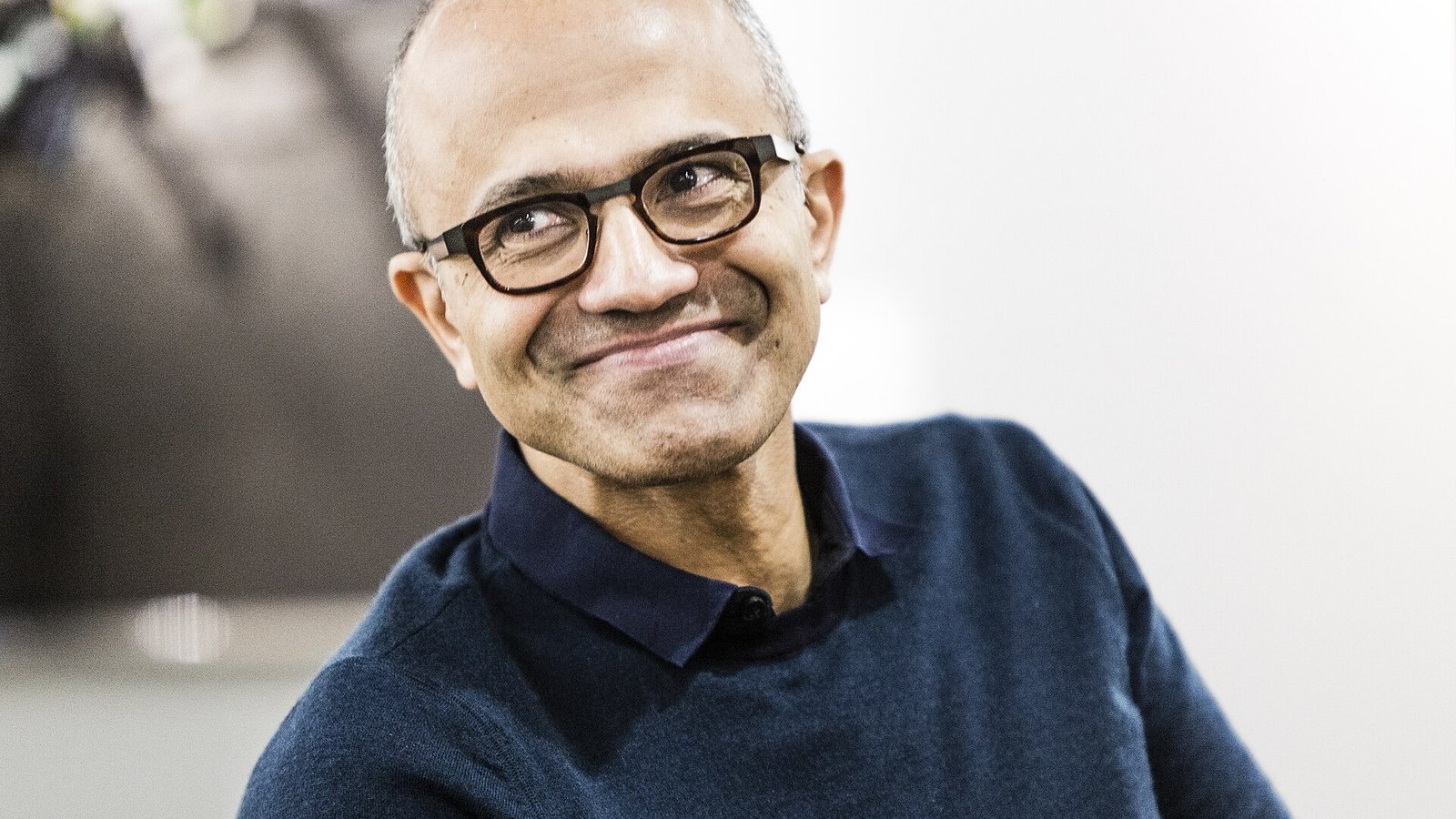 Satya Nadella, CEO de Microsoft, que ha pedido un freno de emergencia con control humano para pausar o apagar modelos de IA avanzados en mitad de una tarea